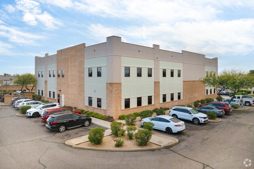 4566 E Inverness Ave, Mesa, AZ à vendre - Photo du bâtiment - Image 2 de 9