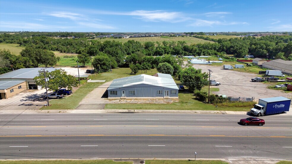 2302 E Adams Ave, Temple, TX for lease - Building Photo - Image 2 of 3