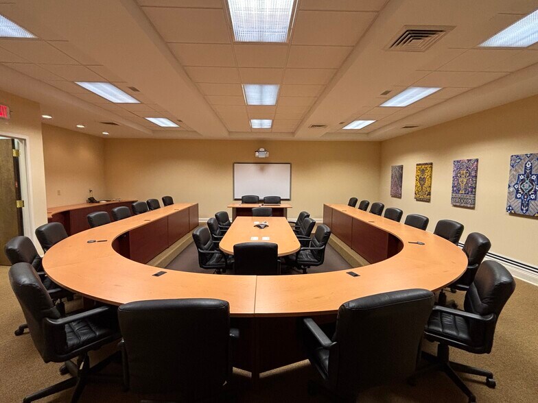 330 Mills Ave, Greenville, SC à louer - Photo du bâtiment - Image 2 de 6