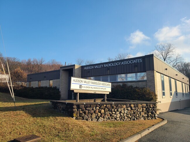 Plus de détails pour 260 N Route 303, West Nyack, NY - Bureau/Commerce de détail à louer