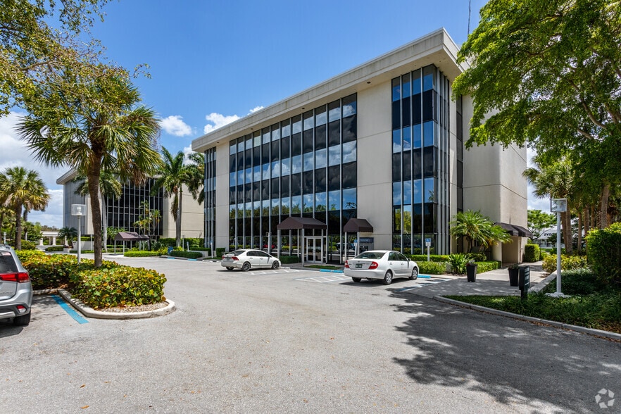 3001 Tamiami Trl N, Naples, FL for lease - Building Photo - Image 2 of 5