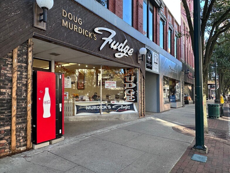 114-116 E Front St, Traverse City, MI à louer - Photo du bâtiment - Image 2 de 10