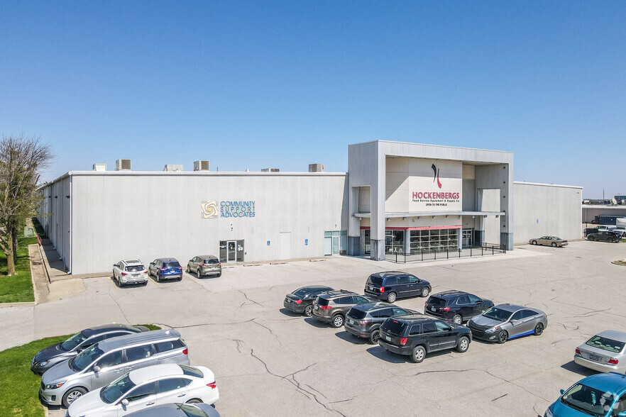 6000 Aurora Ave, Des Moines, IA for lease - Building Photo - Image 1 of 6