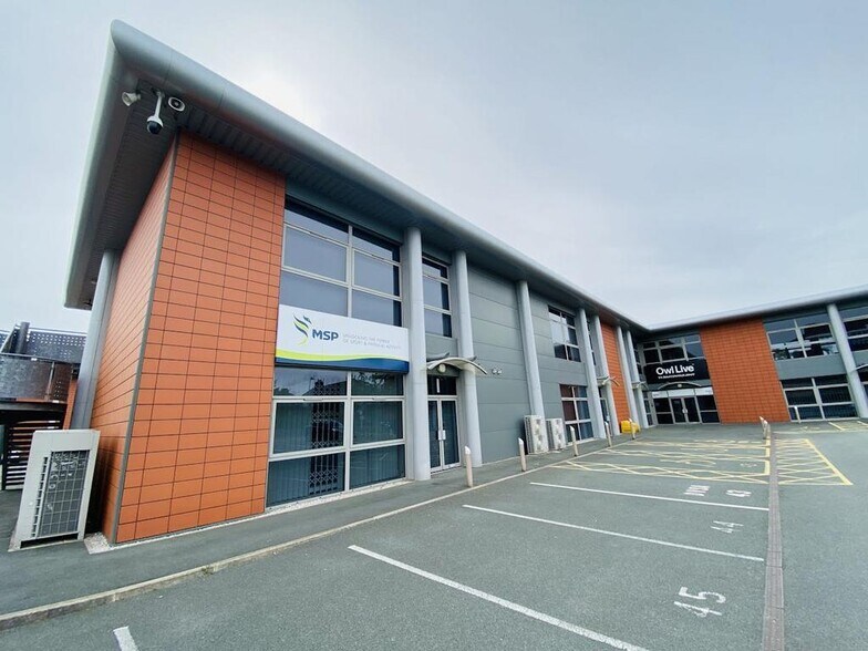Skyhawk Av, Liverpool à louer - Photo du bâtiment - Image 2 de 34