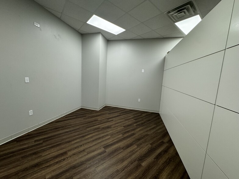 249 N College Rd, Lafayette, LA for lease - Building Photo - Image 3 of 8