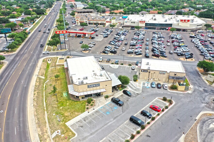 7709 McPherson Rd, Laredo, TX à vendre - Photo du bâtiment - Image 3 de 12