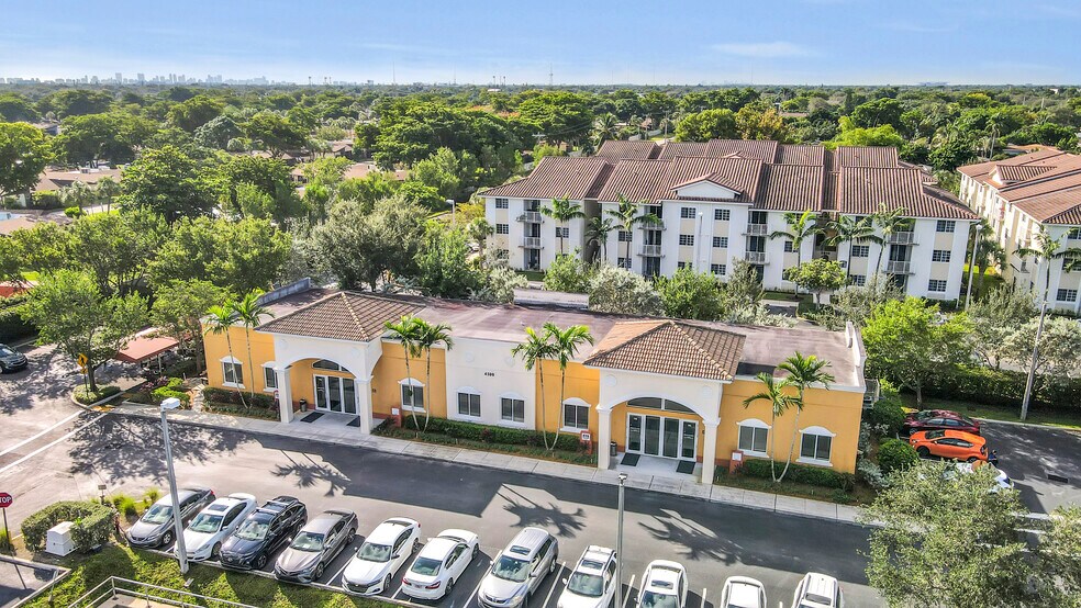 4100 Davie Road Ext, Hollywood, FL à vendre - Photo du bâtiment - Image 2 de 7