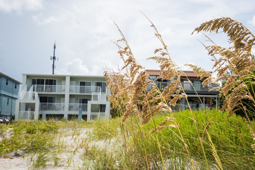 19306 Gulf Blvd, Indian Shores, FL à vendre - Photo du bâtiment - Image 3 de 7