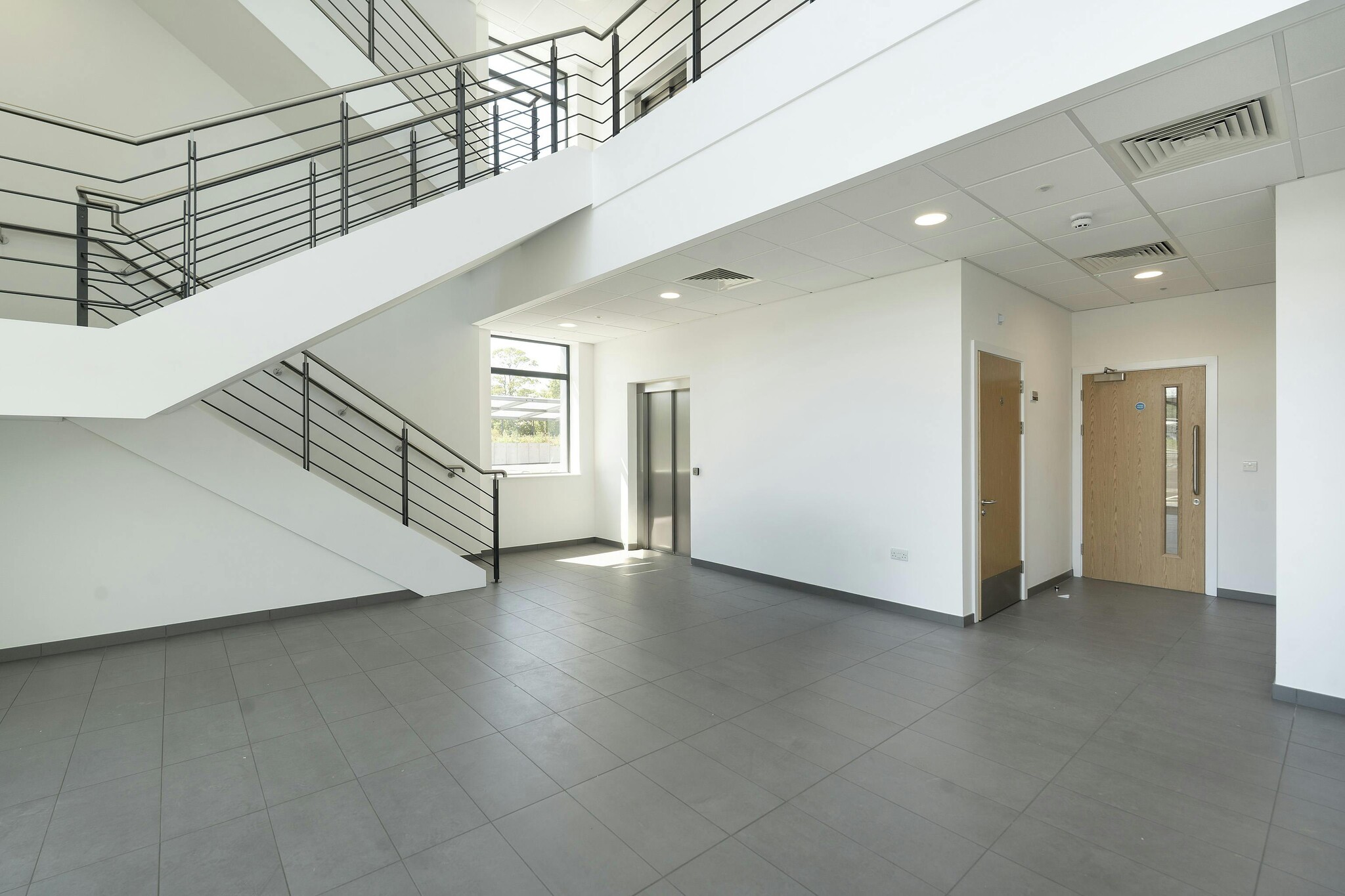 Wood End Ln, Fradley for lease Interior Photo- Image 1 of 4