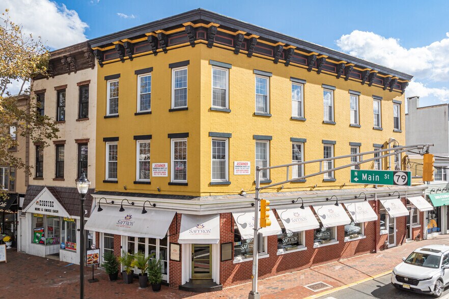 2 E Main St, Freehold, NJ à vendre - Photo du bâtiment - Image 1 de 18