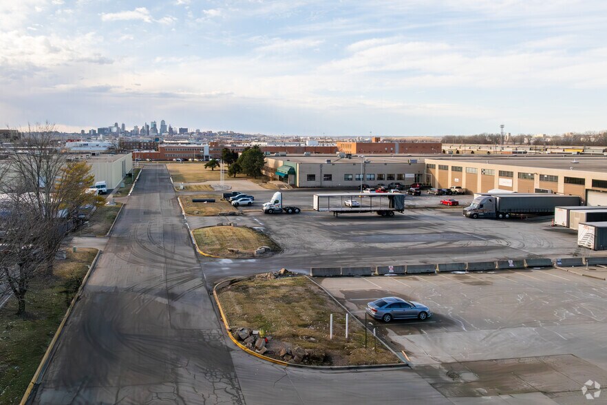 1 Design Dr, North Kansas City, MO à louer - Photo du bâtiment - Image 2 de 12