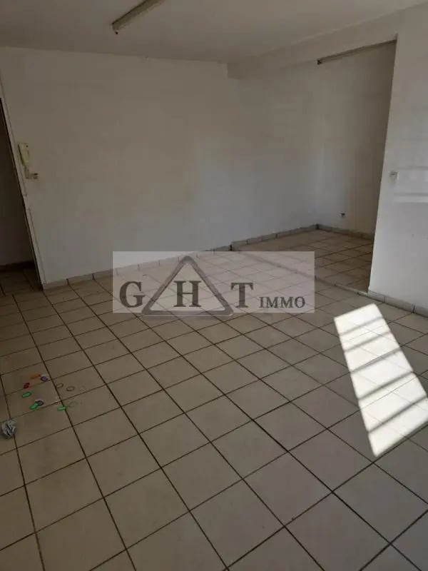 Office in Mareuil-lès-Meaux for lease Interior Photo- Image 1 of 4