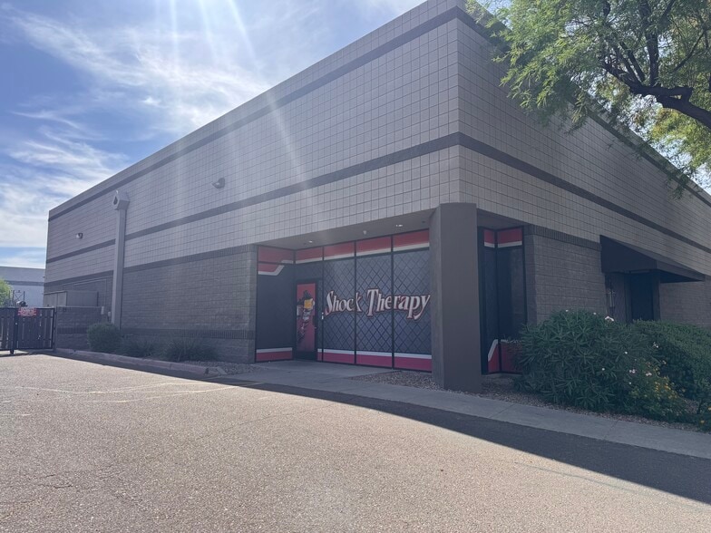 23011 N 16th Ln, Phoenix, AZ for lease - Primary Photo - Image 1 of 4