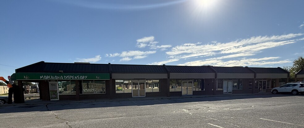 Peachtree Square Shopping Center portefeuille de 3 propriétés à vendre sur LoopNet.ca - Photo du bâtiment - Image 2 de 5