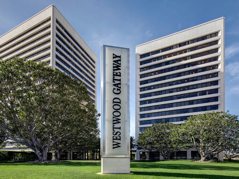 11111 Santa Monica Blvd, Los Angeles, CA à louer - Photo du bâtiment - Image 3 de 5
