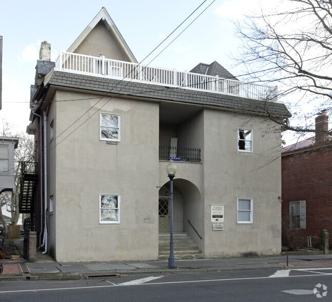 215 High St, Mount Holly, NJ à louer - Photo du bâtiment - Image 2 de 28