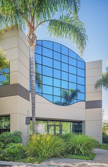 40 Empire, Lake Forest, CA à louer - Photo du bâtiment - Image 2 de 6