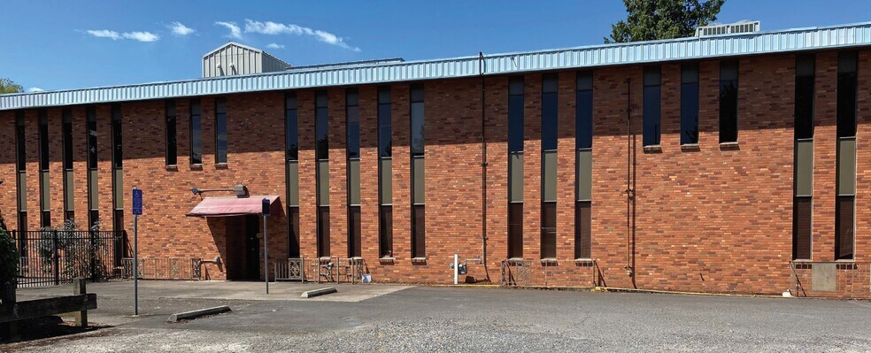 400 NE 7th St, Gresham, OR à louer - Photo du bâtiment - Image 1 de 1