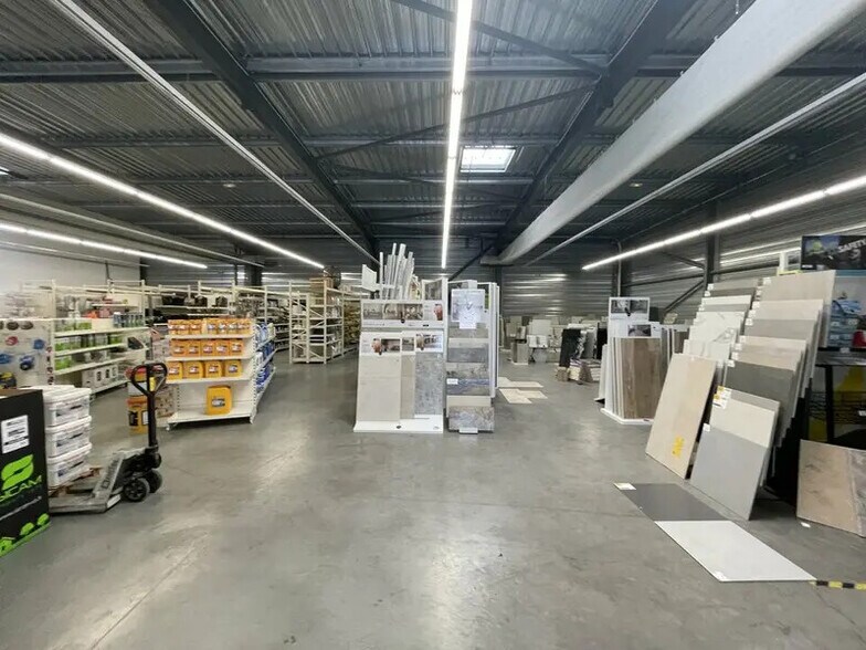 Industrial in Vedène for lease - Interior Photo - Image 3 of 6