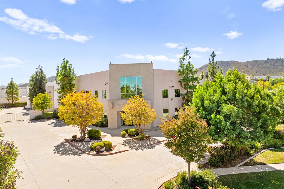 42210 Zevo Dr, Temecula, CA à vendre Photo principale- Image 1 de 24