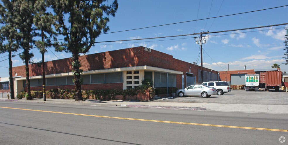 4609 Sheila St, Commerce, CA à louer - Photo du bâtiment - Image 2 de 6