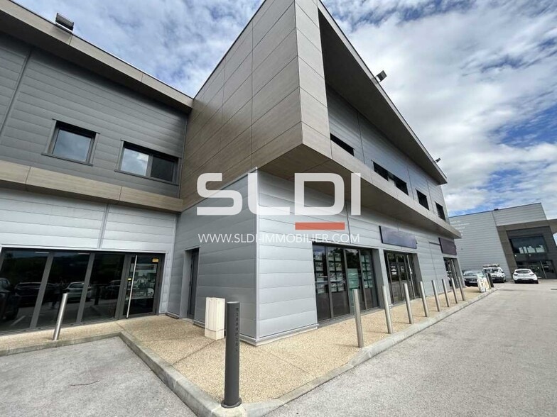 Office in Genay for lease - Building Photo - Image 1 of 9