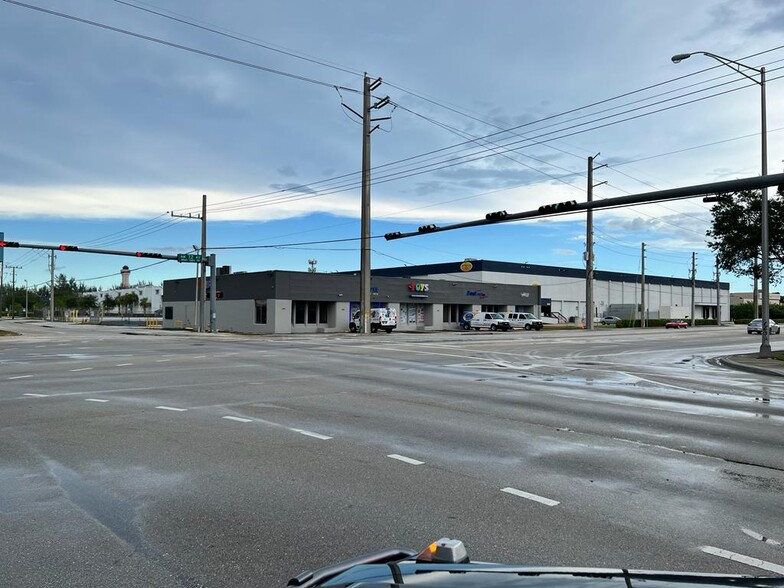 2441-2481 NW 72nd Ave, Miami, FL for lease - Building Photo - Image 3 of 6