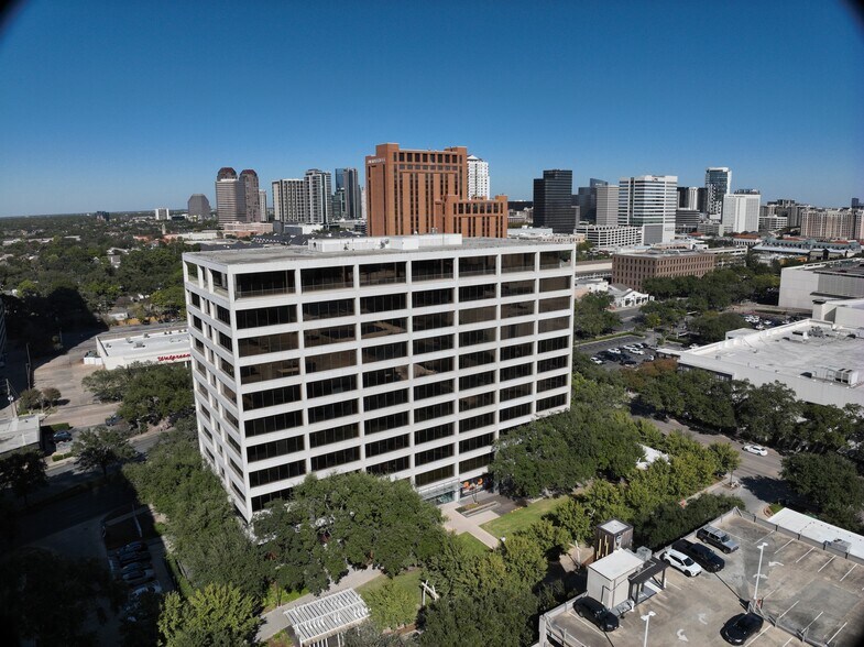 5251 Westheimer Rd, Houston, TX à louer - Communauté Matterport - Image 2 de 43