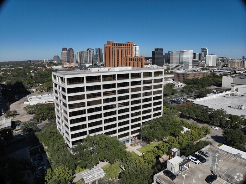5251 Westheimer Rd, Houston, TX à louer - Communauté Matterport - Image 2 de 43