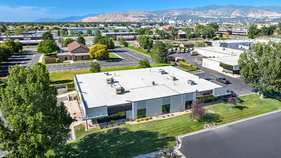 1182 W 2400 S, Salt Lake City, UT à louer - Photo du bâtiment - Image 3 de 4