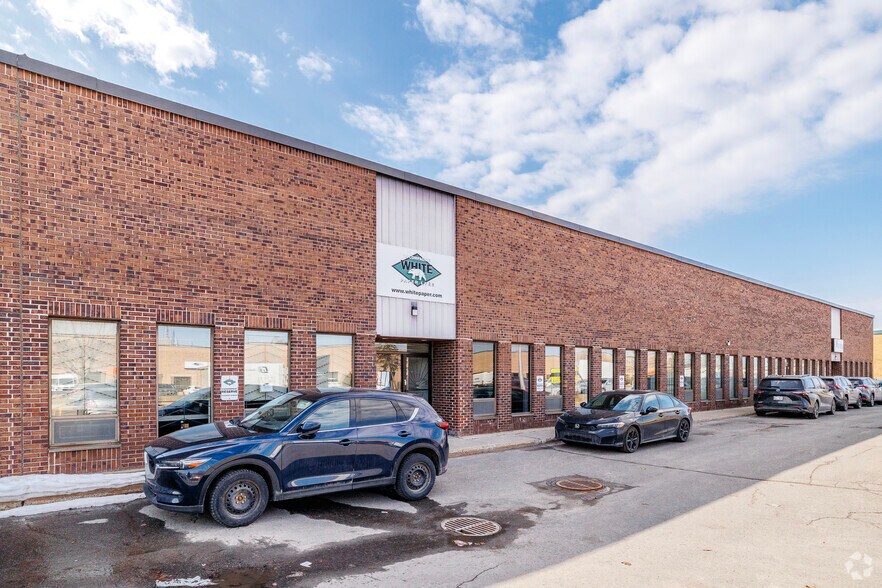 640-680 Rue Mccaffrey, Saint-Laurent, QC for lease - Primary Photo - Image 1 of 3