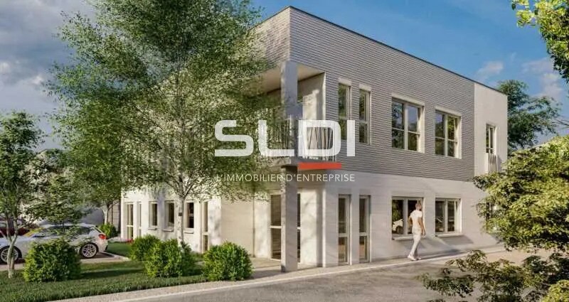 Local d'activités dans Bourgoin-Jallieu à vendre - Photo du bâtiment - Image 2 de 16