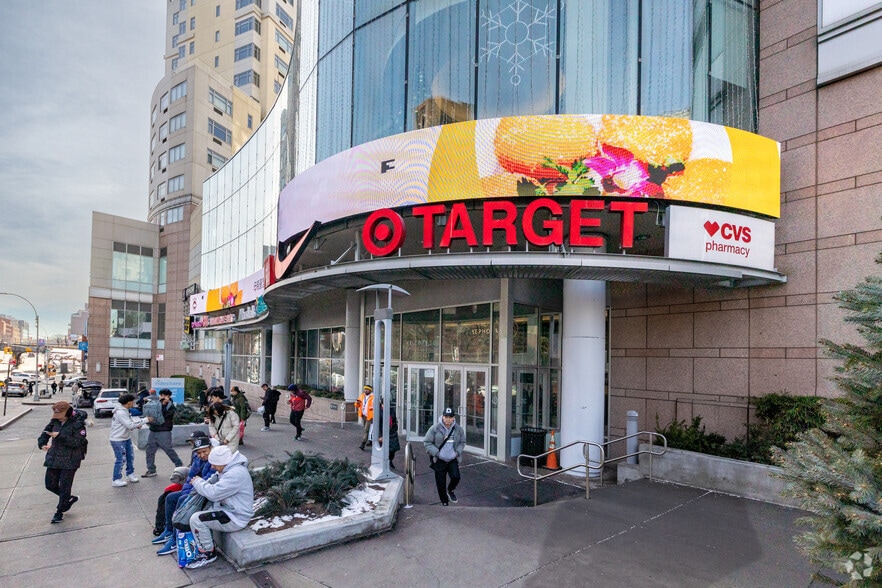 13107 40th Rd, Flushing, NY for lease - Building Photo - Image 3 of 9