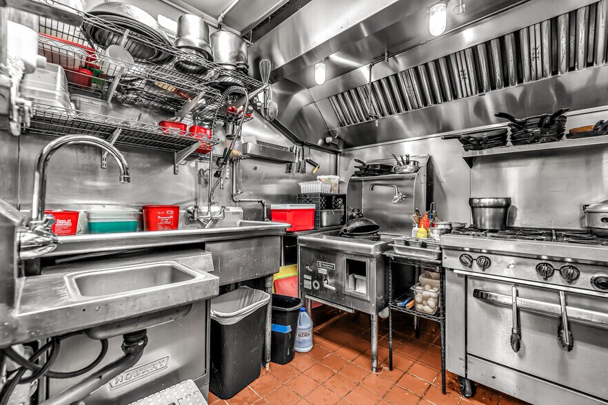 108-110 Poquonnock Rd, Groton, CT à vendre - Photo du bâtiment - Image 2 de 24