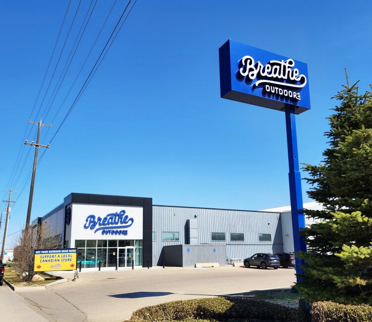 Retail & Flex 170 ST & 110 Ave portefeuille de 2 propriétés à vendre sur LoopNet.ca Photo du bâtiment- Image 1 de 10