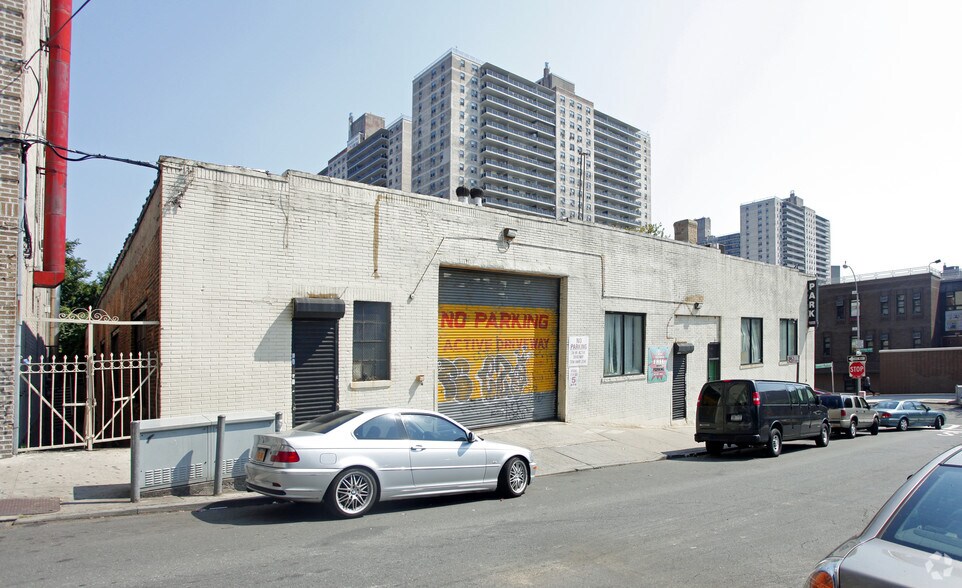 751 Concourse Village West, Bronx, NY à louer - Photo du bâtiment - Image 1 de 11