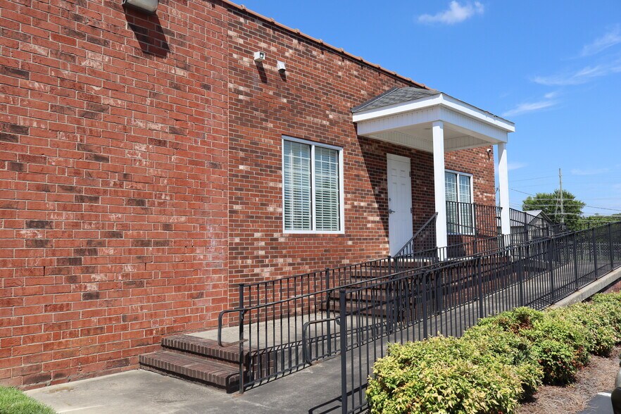 11 Shoaf St, Lexington, NC à vendre - Photo du bâtiment - Image 2 de 6