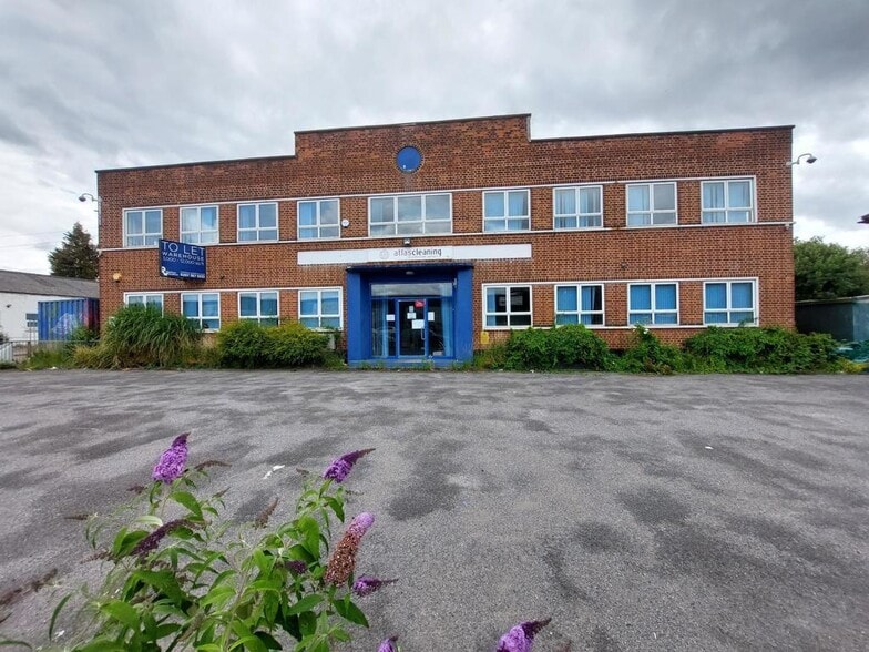 82-88 Hampton Road West portfolio of 2 properties for sale on LoopNet.ca - Building Photo - Image 3 of 23