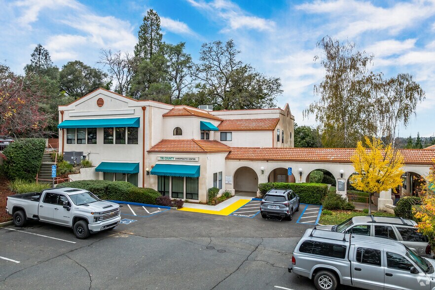 412 Auburn Folsom Rd, Auburn, CA à louer - Photo du bâtiment - Image 2 de 5