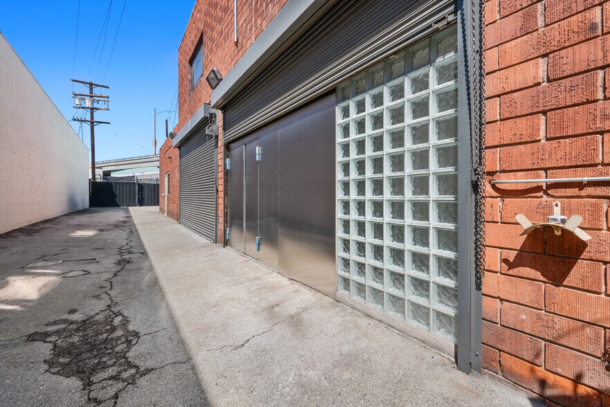 1509 Mateo St, Los Angeles, CA à vendre - Photo du bâtiment - Image 3 de 31