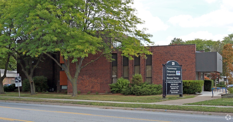 320 Vine St, St Catharines, ON à louer - Photo du bâtiment - Image 3 de 4