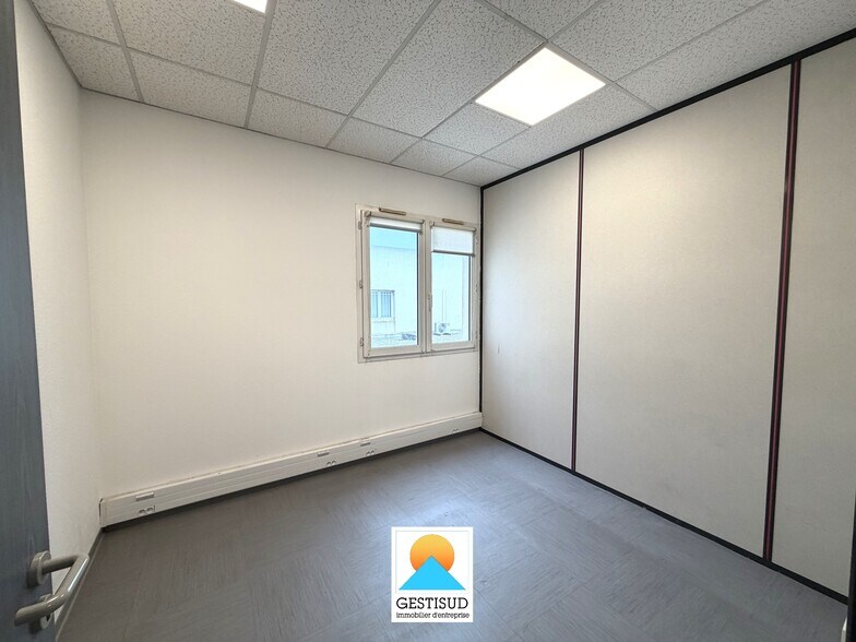 Office in Aubagne for sale - Building Photo - Image 3 of 5