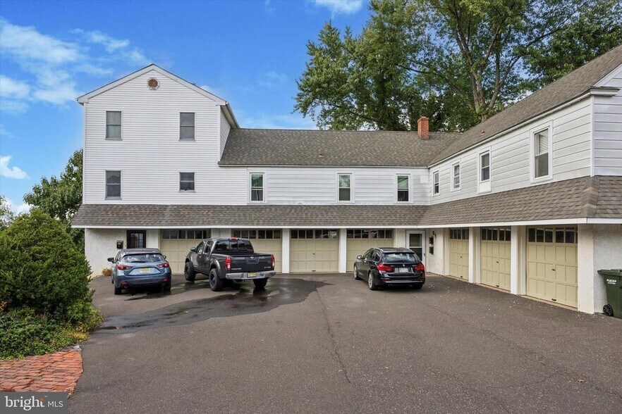 413 N Pine St, Langhorne, PA à vendre - Photo du bâtiment - Image 2 de 79