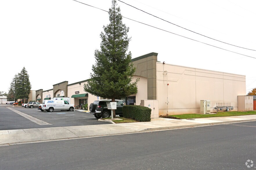 1450 Tollhouse Rd, Clovis, CA à louer - Photo principale - Image 2 de 7