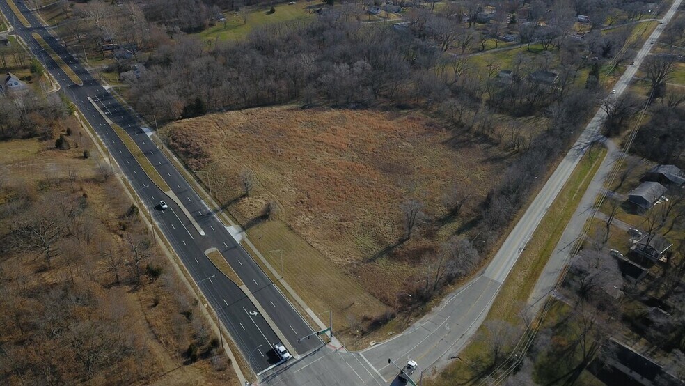 6839 NW Waukomis Dr, Kansas City, MO à vendre - Aérien - Image 2 de 9