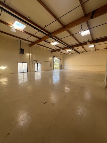 1041 17th Ave, Santa Cruz, CA for lease - Interior Photo - Image 2 of 11