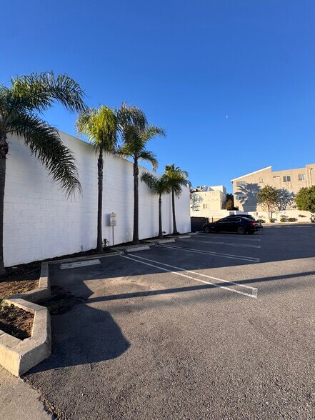 429 Pacific Coast Hwy, Hermosa Beach, CA for lease - Building Photo - Image 2 of 40