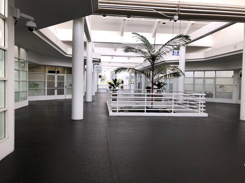 560 Nimitz Hwy, Honolulu, HI à louer - Photo intérieure - Image 3 de 12