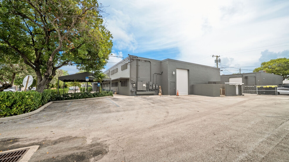 44 SE 9th St, Deerfield Beach, FL for lease - Building Photo - Image 2 of 15