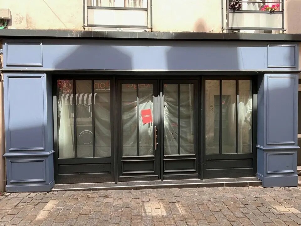 Retail in Auray for lease Primary Photo- Image 1 of 4